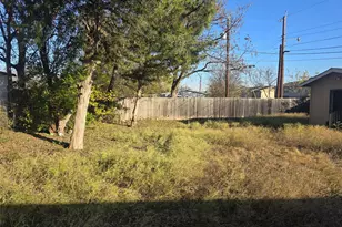 311 Southwood Dr, Garland, TX 75040 - Photo 2