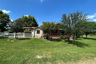 129 St Michaels Dr, Trinidad, TX 75163 - Photo 1