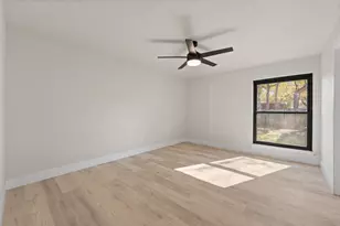 647 Evelyn Ln, Burleson, TX 76028 - Photo 16