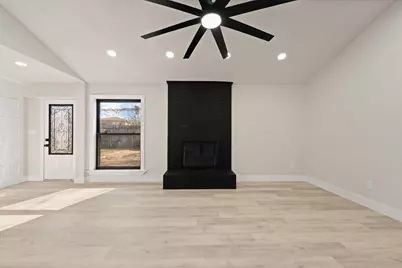 647 Evelyn Lane, Burleson, TX 76028 - Photo 4