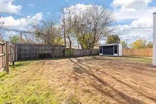 647 Evelyn Ln, Burleson, TX 76028 - Photo 28