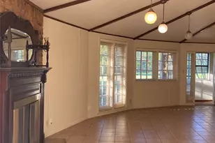 1805 E Beverly Dr, Corsicana, TX 75110 - Photo 4