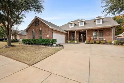 8204 Summerleaf Drive, Arlington, TX 76001 - Photo 2