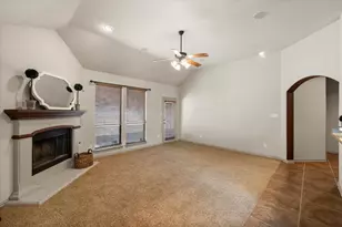 8204 Summerleaf Dr, Arlington, TX 76001 - Photo 16