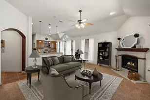 8204 Summerleaf Dr, Arlington, TX 76001 - Photo 12