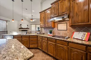 8204 Summerleaf Dr, Arlington, TX 76001 - Photo 8