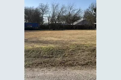 705 W Live Oak, Alvord, TX 76225 - Photo 2