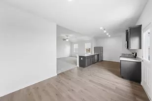 10137 Throttle Ln, Fort Worth, TX 76131 - Photo 4