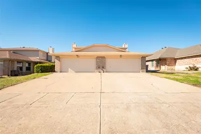 717 Lariat Lane, White Settlement, TX 76108 - Photo 2