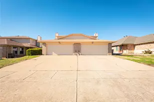 717 Lariat Ln, White Settlement, TX 76108 - Photo 2