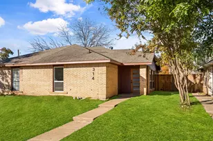 314 Gregory Ln, Grand Prairie, TX 75052 - Photo 4