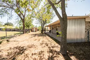 97 Wade St, Nocona, TX 76255 - Photo 4