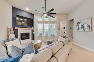 1028 Almond Blossom Cir, Crowley, TX 76036 - Photo 4