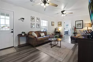 271 E Houston St, Van Alstyne, TX 75495 - Photo 8