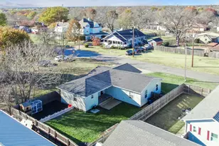 271 E Houston St, Van Alstyne, TX 75495 - Photo 4