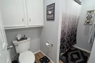 2827 Cross Timbers Dr, Irving, TX 75060 - Photo 18