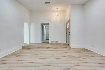 926 Meadowcove Circle, Garland, TX 75043 - Photo 6