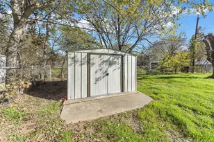 908 Yale St, River Oaks, TX 76114 - Photo 22