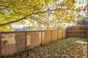 2338 Kingsway Dr, Arlington, TX 76012 - Photo 2