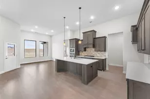 136 Lila Lk Dr, Waxahachie, TX 75165 - Photo 4