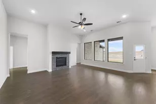136 Lila Lk Dr, Waxahachie, TX 75165 - Photo 6