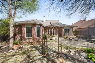 2002 Brianna Ln, Arlington, TX 76001 - Photo 6