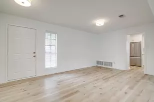 208 Meadowhill Dr, Benbrook, TX 76126 - Photo 4