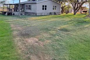 1100 Alford St, Graham, TX 76450 - Photo 2