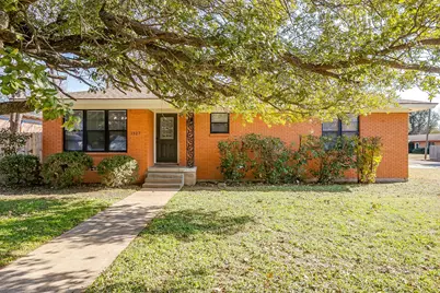 1327 Southern Boulevard, Cleburne, TX 76033 - Photo 4