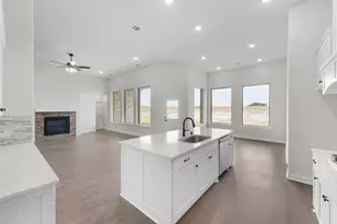 140 Lila Lk Dr, Waxahachie, TX 75165 - Photo 4