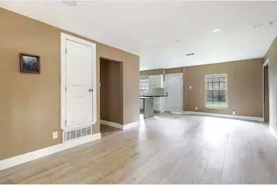 517 Thompson Street, Irving, TX 75061 - Photo 4