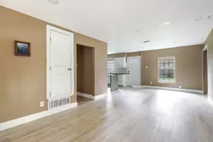 517 Thompson St, Irving, TX 75061 - Photo 4