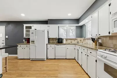 102 Woodland Drive, Highland Village, TX 75077 - Photo 6