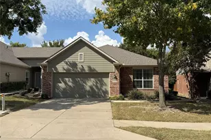 3225 Judge Holland Ln, Plano, TX 75025 - Photo 2