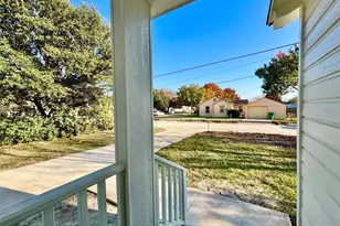 1104 W 10th St, McGregor, TX 76657 - Photo 4