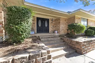 320 S Irving Heights Dr, Irving, TX 75060 - Photo 2