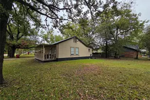 240 S College St, Deport, TX 75435 - Photo 4