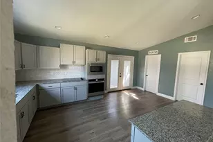 323 E Grand St, Whitewright, TX 75491 - Photo 4