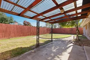 3310 Bryn Mawr Dr, Irving, TX 75062 - Photo 14