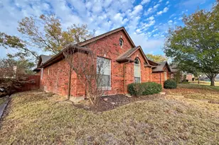 1513 Columbus Dr, Rowlett, TX 75089 - Photo 2