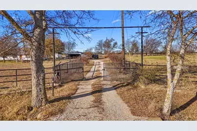 531 Private Road 4721, Rhome, TX 76078 - Photo 4