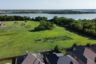 1913 Christopher Creek Dr, Little Elm, TX 75068 - Photo 2