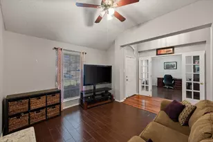 1608 Crestmeadow Ln, Mansfield, TX 76063 - Photo 6