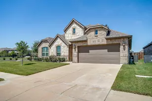 320 Ben Thomas St, Burleson, TX 76028 - Photo 2