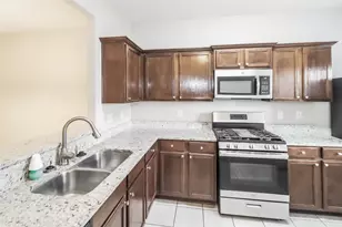 321 Misty Mountain Dr, Fort Worth, TX 76140 - Photo 4