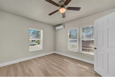 305 NW 23rd Street #201, Fort Worth, TX 76164 - Photo 2