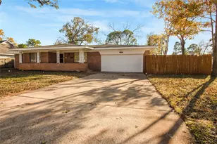 1618 University Dr, Arlington, TX 76013 - Photo 2