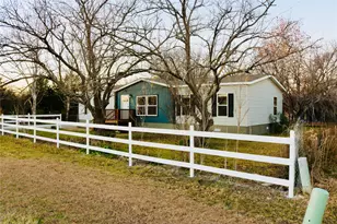 51 Spring Creek Cir, Grand Prairie, TX 75054 - Photo 2
