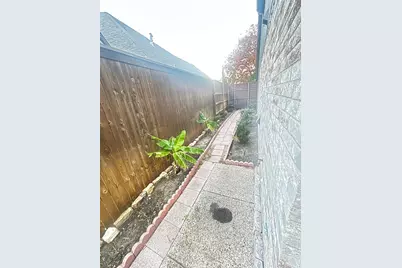 10409 Waters Drive, Irving, TX 75063 - Photo 18