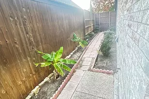 10409 Waters Dr, Irving, TX 75063 - Photo 18